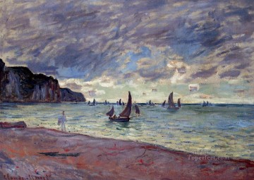 ドックスケープ Painting - プールヴィルの崖と海岸沿いの漁船 クロード・モネ